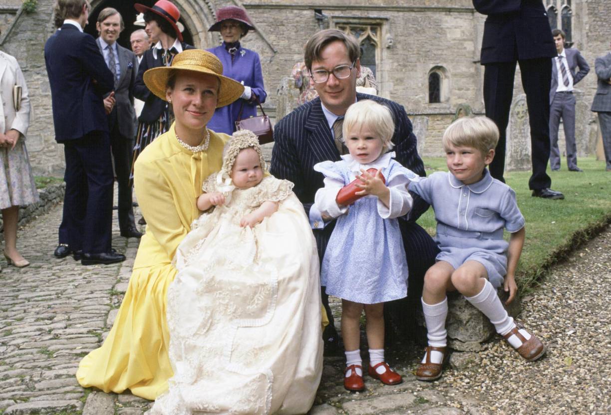 Fotografía de archivo de la duquesa de Gloucester con el príncipe Ricardo, duque de Gloucester, y sus tres hijos. 