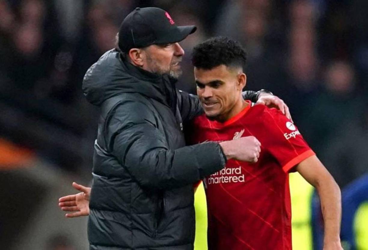 “Tuvimos que hacer un cambio de última hora por la situación privada de Luis Díaz, claramente dura para todos. Fue una noche difícil.”, declaró Klopp tras el encuentro.