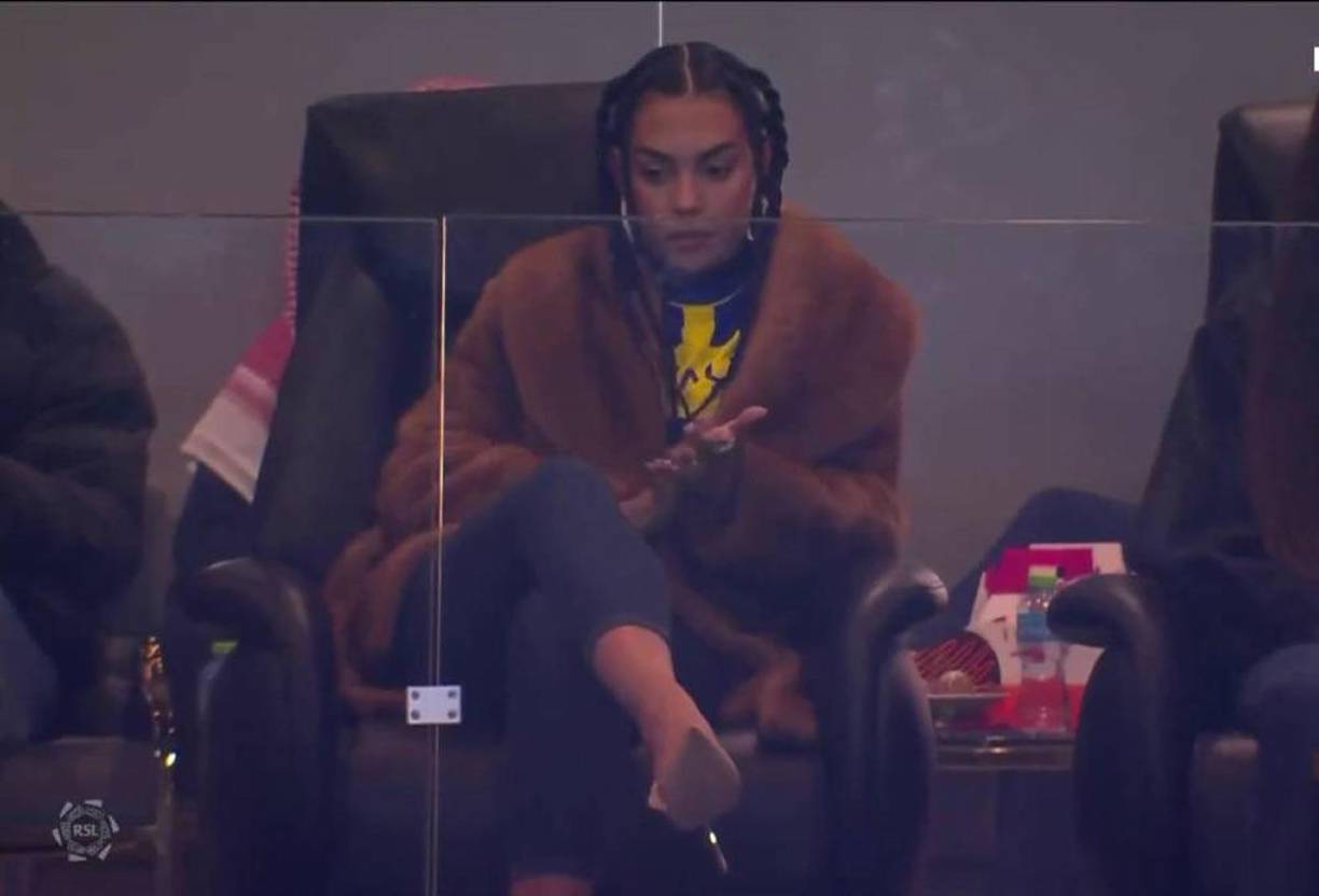 En el palco del estadio se encontraba Georgina Rodríguez, que con nuevo look aplaudía a su pareja Cristiano Ronaldo.