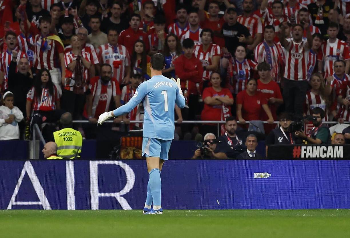 Thibaut Courtois celebró el gol de Militao provocando a la hinchada del Atlético de Madrid.
