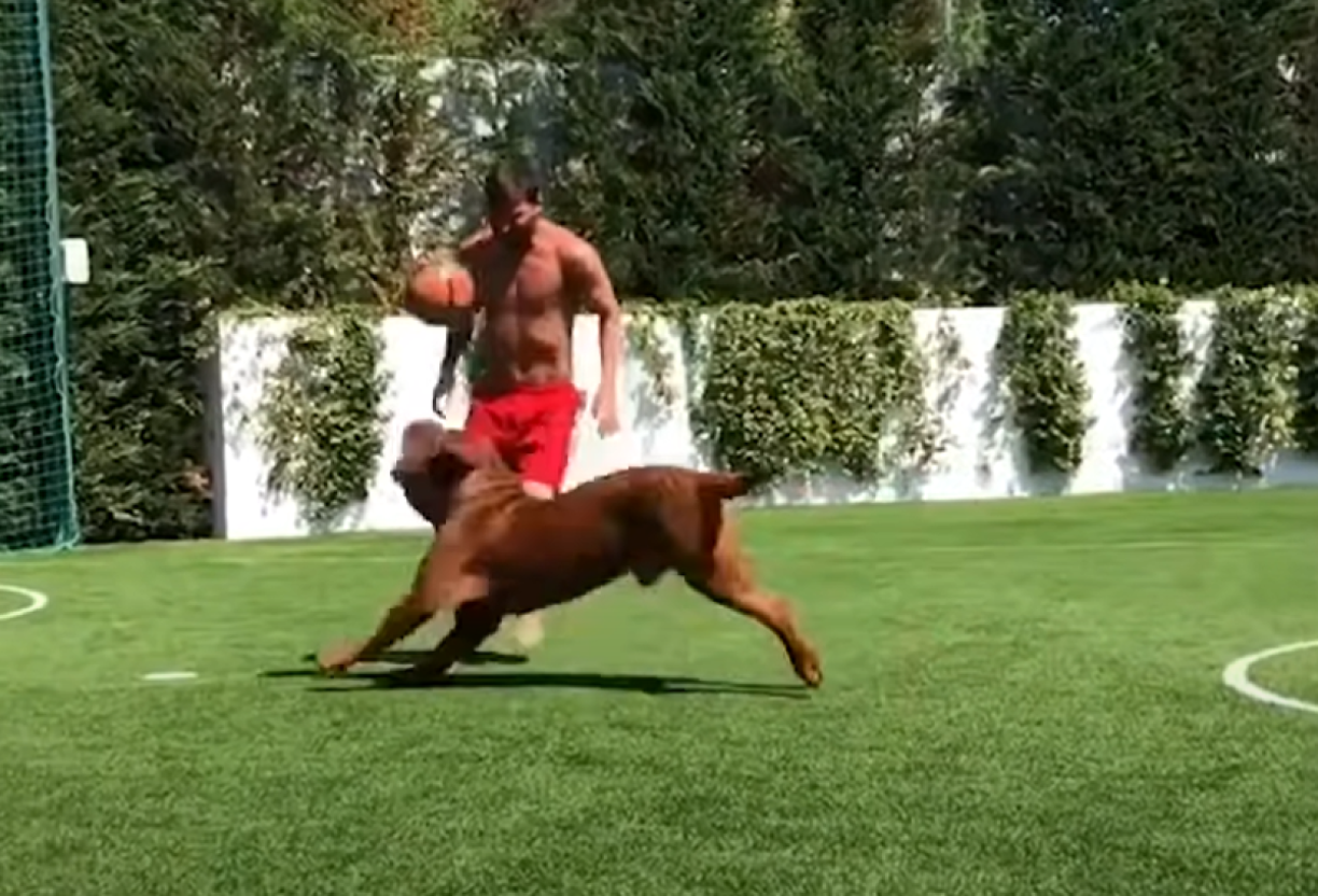 En su momento fue viral un video donde se veía a Lionel Messi jugando pelota con Hulk.