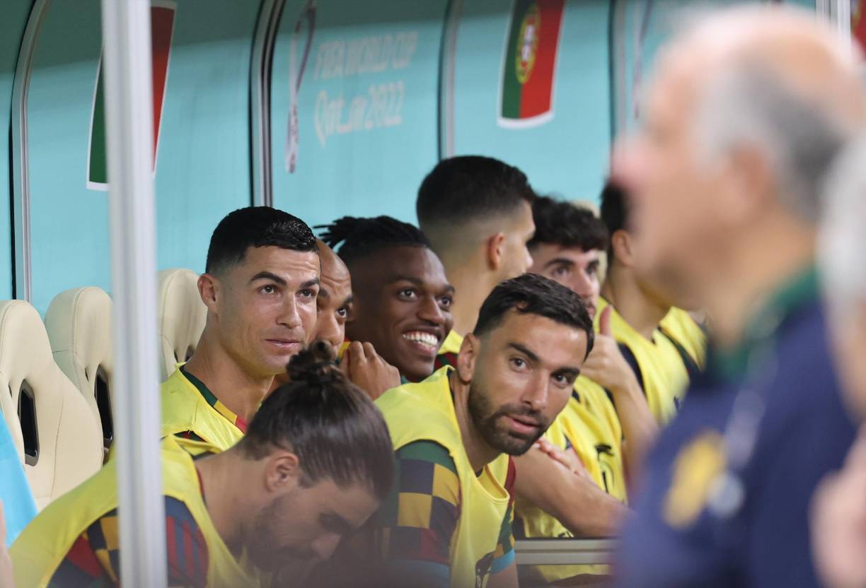 CR7 estuvo en el banquillo de suplentes .