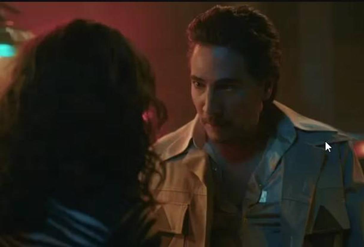 Alberto Bravo fue el segundo esposo de Griselda Blanco, fue contrabandista y junto a la criminal fueron de los primeros colombianos en enviar droga a Estados Unidos; juntos se tomaron el poder de los principales expendios de droga en Norteamérica hasta que La viuda negra desconfió de su lealtad y lo asesinó en Bogotá. En contraste con la serie, no se tiene información sobre la participación de su hermano en lo que provocó que fuera asesinado por Griselda Blanco; de la misma forma, antes de su muerte ya la cartagenera era considerada una de las principales criminales en Estados Unidos, en donde se emitió una orden de captura en su contra en 1975.