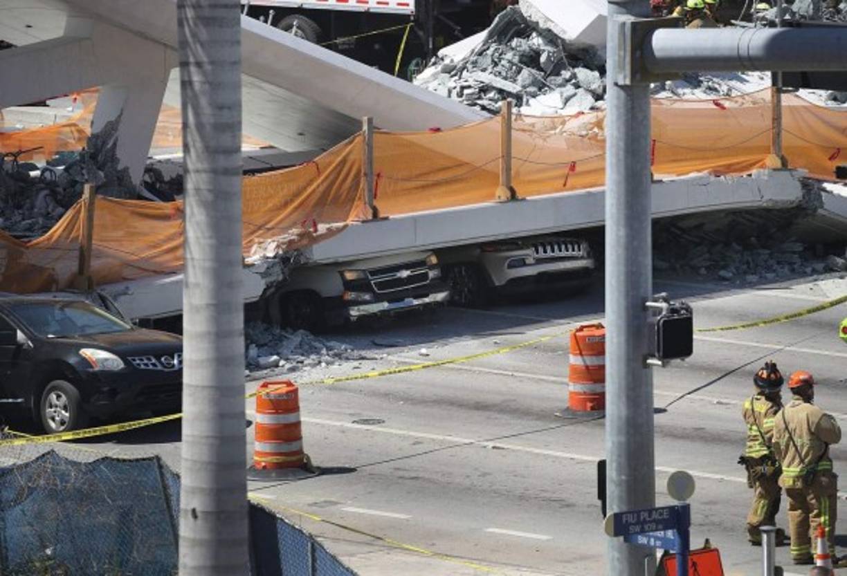 Un puente peatonal en Miami colapsó este jueves sobre una autopista de dicha ciudad, aplastando varios vehículos, dejando varios muertos y heridos, según informaron medios locales.