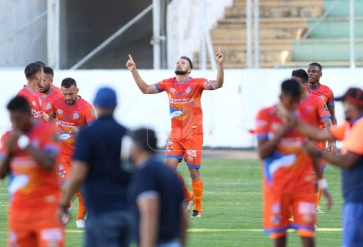 Ronald Montoya se encargó de abrir el marcador en la victoria de 2-1 de la UPN ante Olimpia. El defensor le dio las gracias al Divino Creador por su gol.