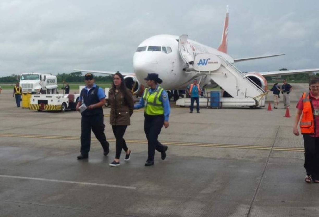 Pero el nuevo código penal aumentó el techo a 15 años, artículo 81: 'El juez de Ejecución puede conceder el beneficio de la libertad condicional siempre que concurran las circunstancias siguientes: 1. El penado ha cumplido la mitad de la pena de prisión hasta 15 años. Si la condena es de más de 15 y menos de 30 años, debe haber cumplido 2/3 de la pena. Si la pena sobrepasa los 30 años no es aplicable la libertad condicional. <br/>