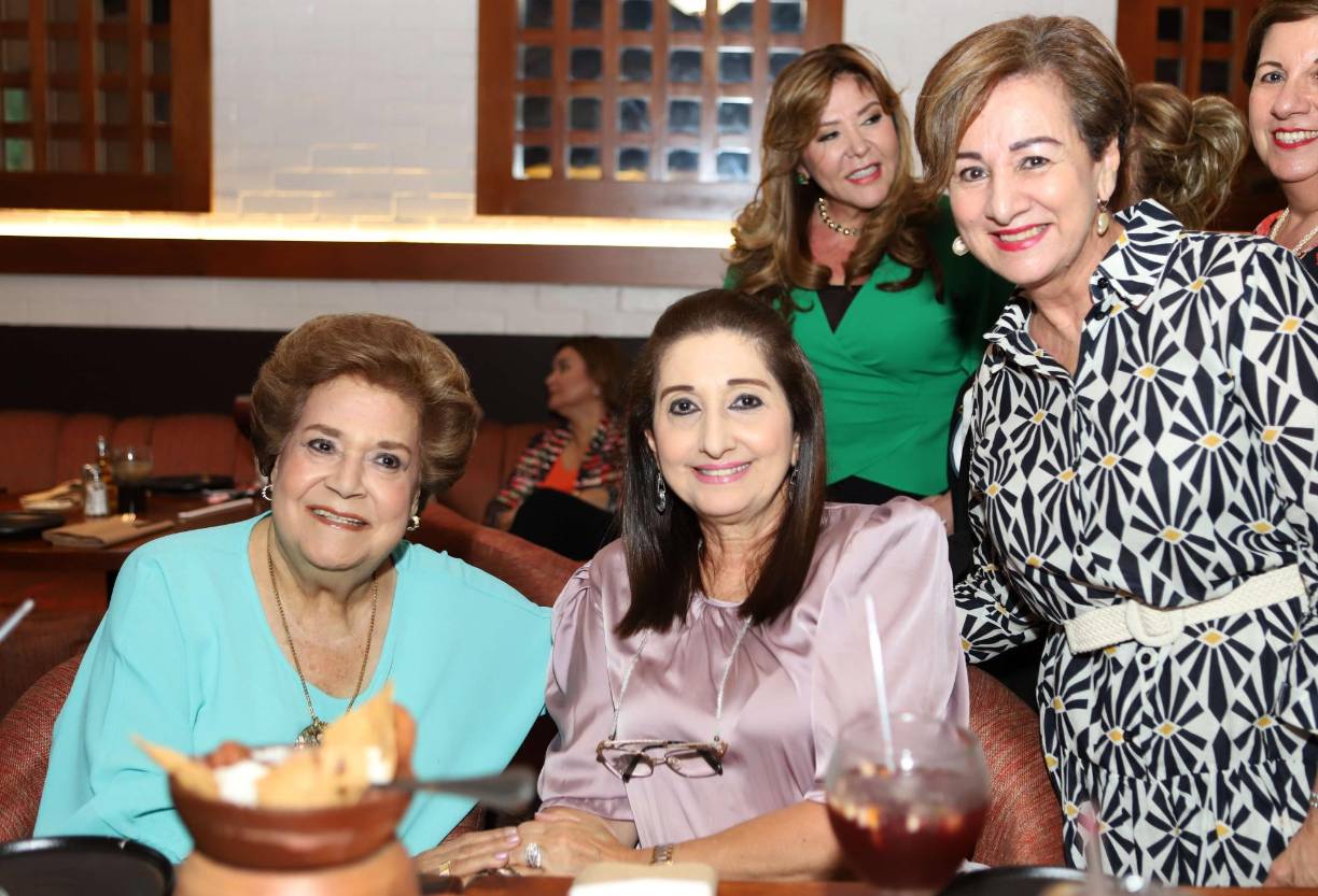 Alba Luz Rogel, Neda Canahuati y Lisseth Nassar