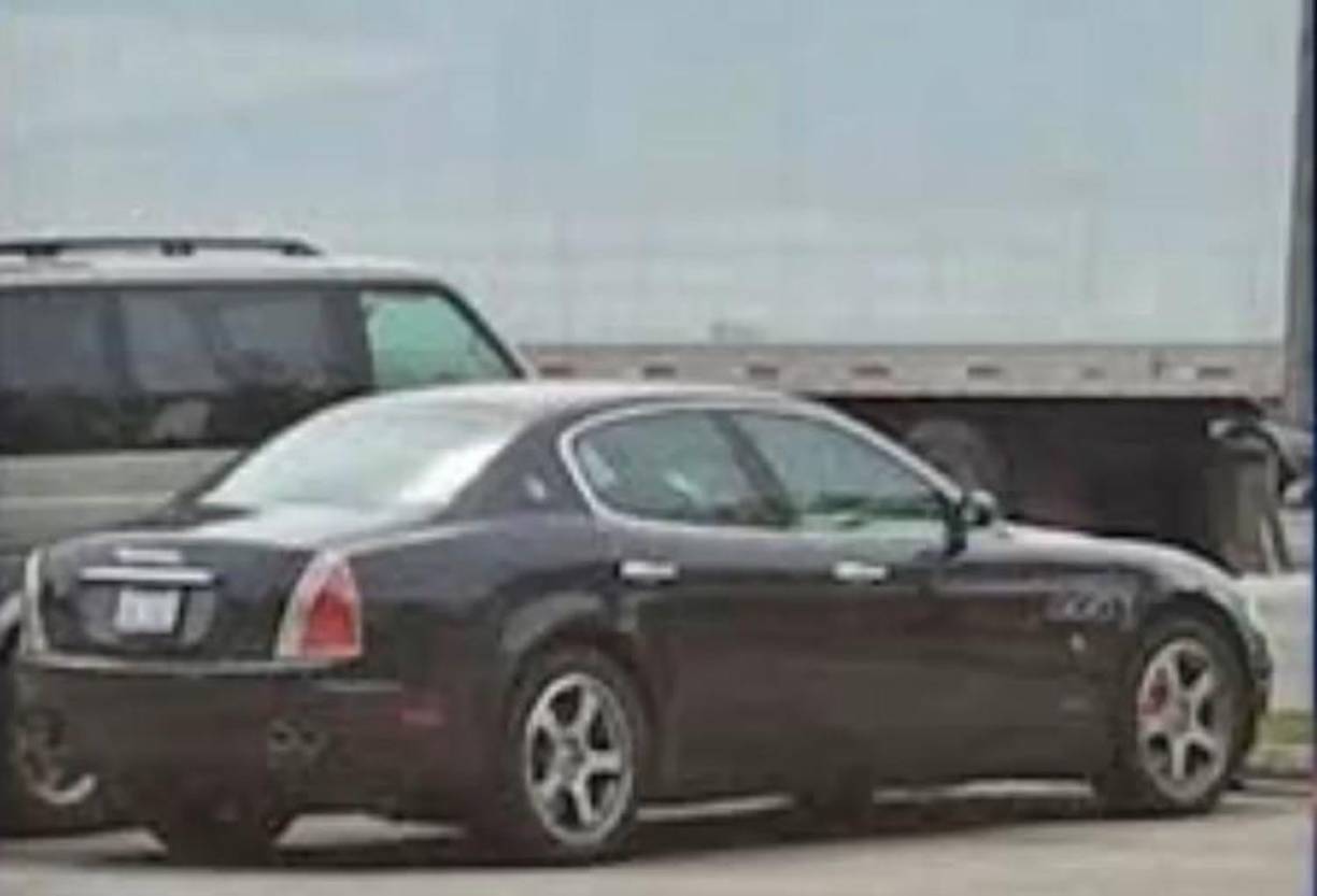 Jiménez le confesó a una familia e Estrella que la noche de la boda comenzaron a alegar dentro de este vehículo y luego todo se salió de control.