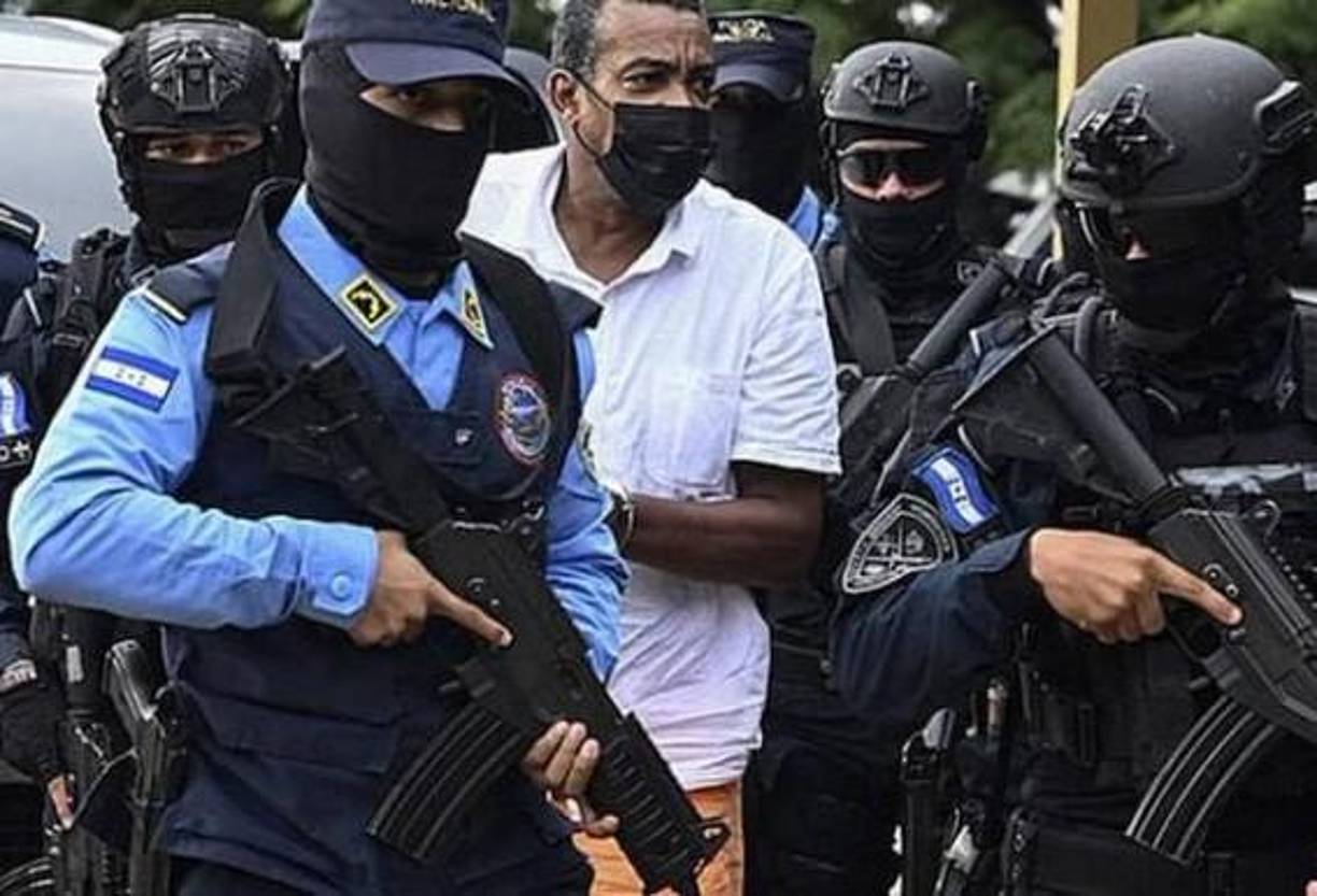 <b>¿Qué es la Enmienda 821?</b>De acuerdo a la acusación, “en noviembre de 2019, en países como Colombia, Guatemala, Honduras, Costa Rica, México y otros lugares, los demandados, Fredy Mármol y Michael Adolf Rivers, traficaron a sabiendas e intencionalmente una sustancia controlada (cocaína), con la intención, sabiendo y teniendo motivos razonables para creer que la sustancia controlada sería importada ilegalmente a los Estados Unidos”.