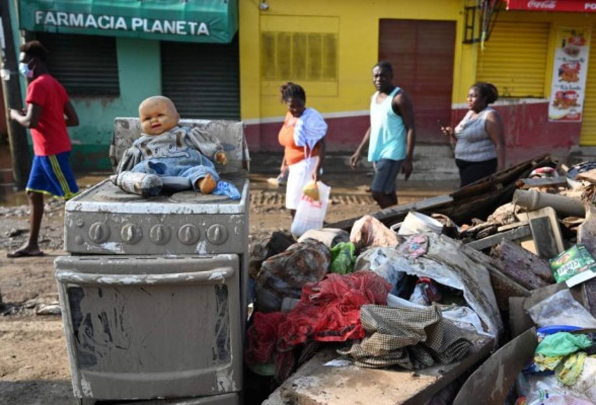 Angustiosa y triste labor de los habitantes de La Planeta.