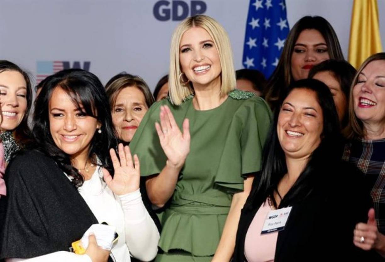 Ivanka realizó hoy el lanzamiento de una Academia para mujeres emprendedoras (AWE por sus siglas en inglés) y posó con las primeras 40 mujeres que formarán parte de este programa.