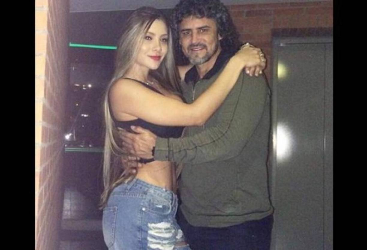 Johana García fue flechada por el entrenador colombiano Leonel Álvarez que cuenta con 51 años de edad. Aquí se demuestra que para el amor no hay edad.