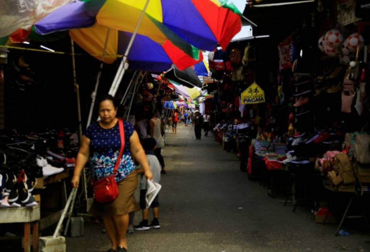 De acuerdo con estimaciones de los dirigentes de los vendedores, la zona del Distrito Central de Negocios está ocupada por al menos 11,500 buhoneros.