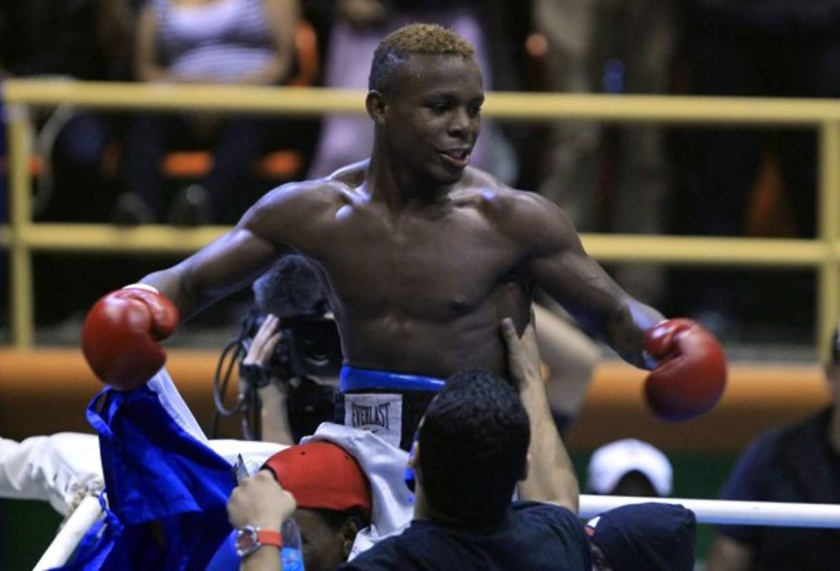 El boxeador hondureño Josec 'Escorpión' Ruiz retuvo el cinturón de campeón Centroamericano y del Caribe, título avalado por el Consejo Mundial de Boxeo, tras ganar por nocaut al colombiano Jelier Pacheco en el Nacional de Ingenieros Coliseum de Tegucigalpa.