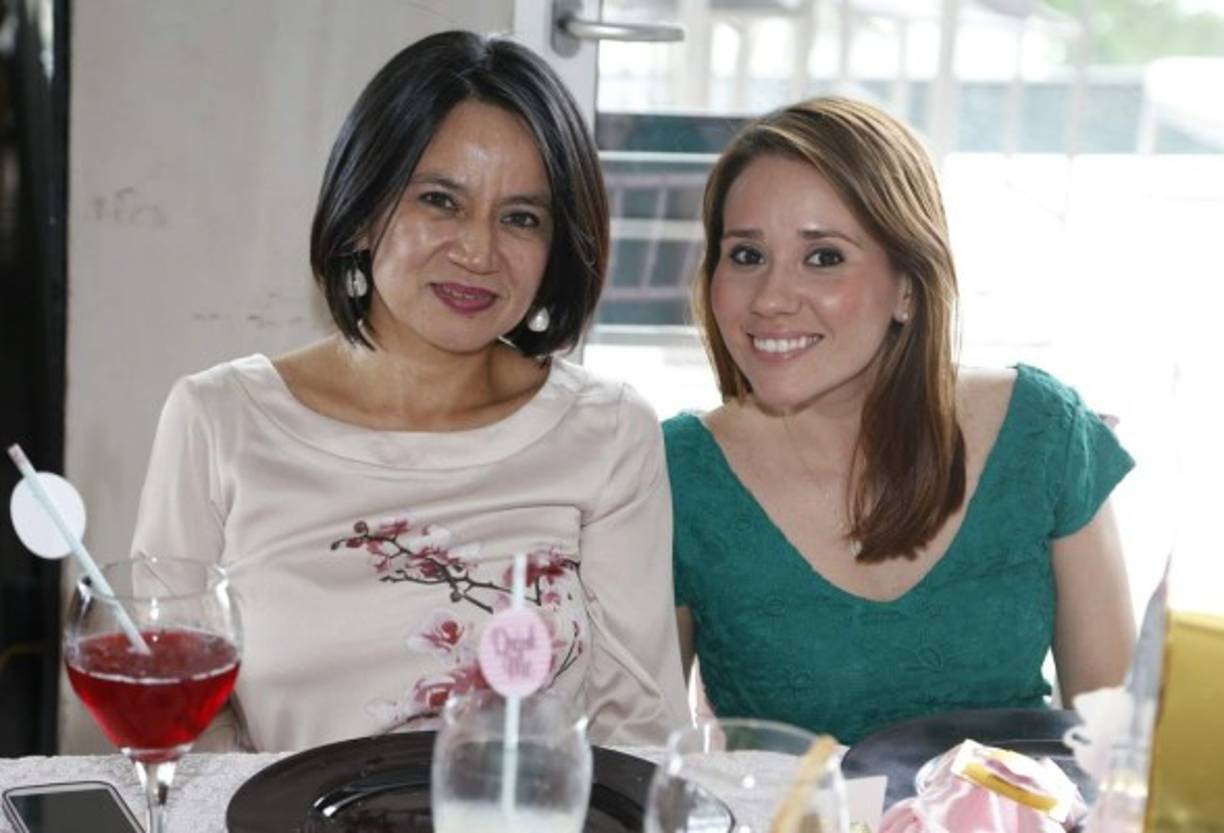 Silvia Arita y María Welchez.