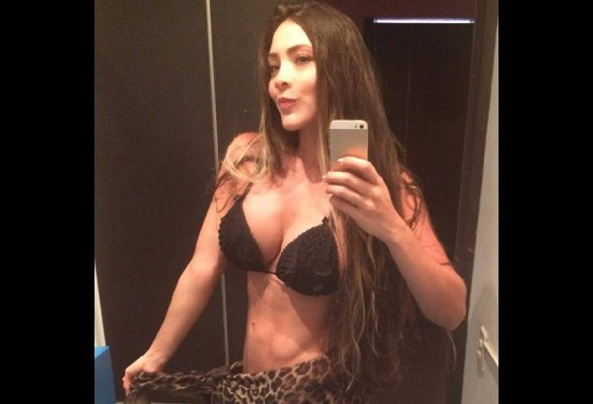 Johana García es una hermosa joven que fue conquistada por el entrenador.