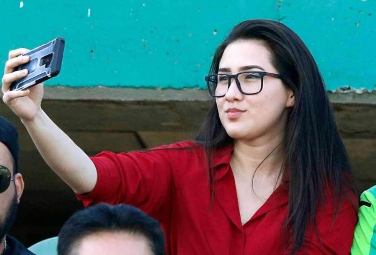 Otra selfie, de una aficionada en las gradas del estadio Yankel Rosenthal.