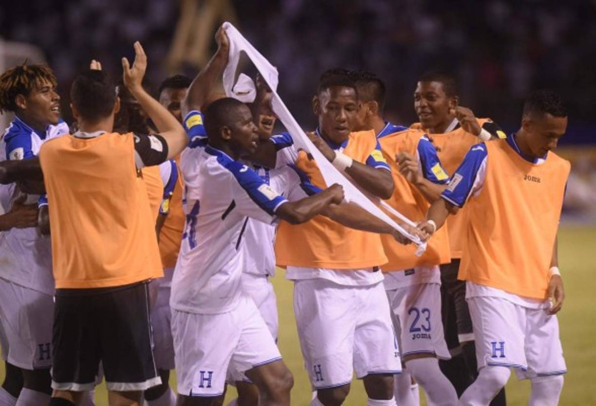 La mamá de Arnold había pedido que los seleccionados catrachos le dedicaran un gol por la memoria de su hijo.