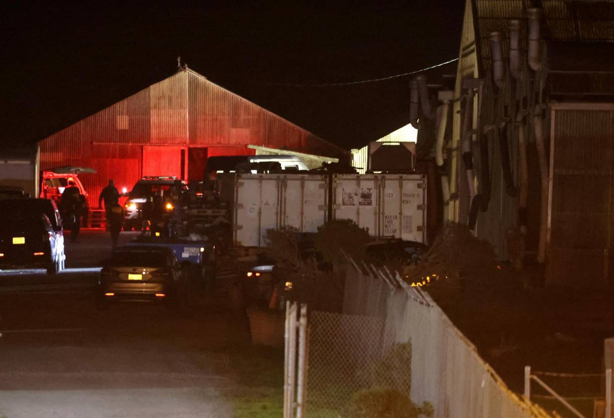 El presidente de EEUU, Joe Biden, fue informado en la noche del lunes del ataque y pidió a las autoridades federales dar apoyo a la policía local, según informó la portavoz de la Casa Blanca, Karine Jean-Pierre, en su cuenta de Twitter.