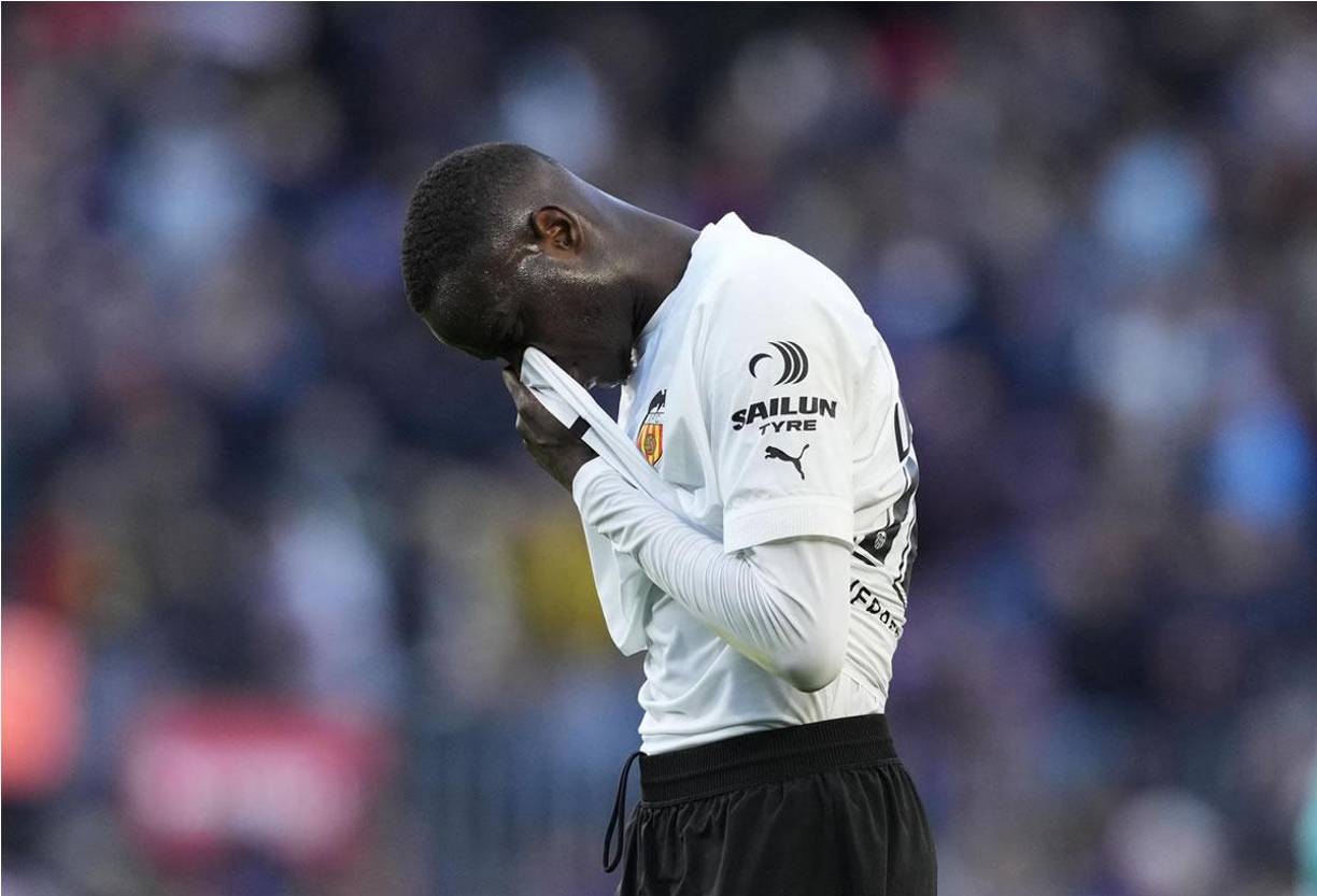 Mouctar Diakhaby decidió no posar en señal de protesta ya que él sufrió la temporada pasada un episodio de racismo que no tuvo la misma repercusión como el caso de Vinicius.