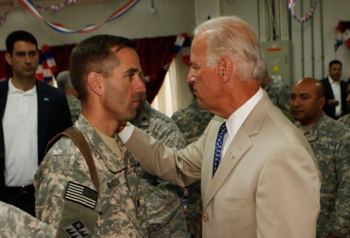 Beau también fue reservista del ejército de Estados Unidos y fue enviado a Irak. Entre sus planes estaban reemplazar a su padre en el Senado, y parecía destinado a la política nacional.