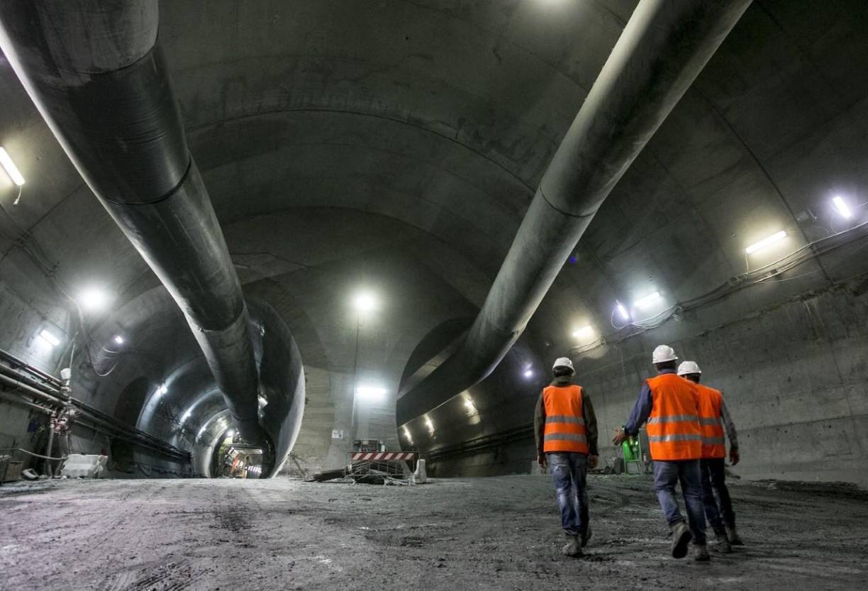 Binni, cuyo nombre en tawahka significa pilar, desarrolló un software de construcción que recolecta datos de campo y sensores para obtener información en tiempo real de las operaciones que realizan los diferentes equipos de trabajo en la excavación de túneles y vertido de concreto.