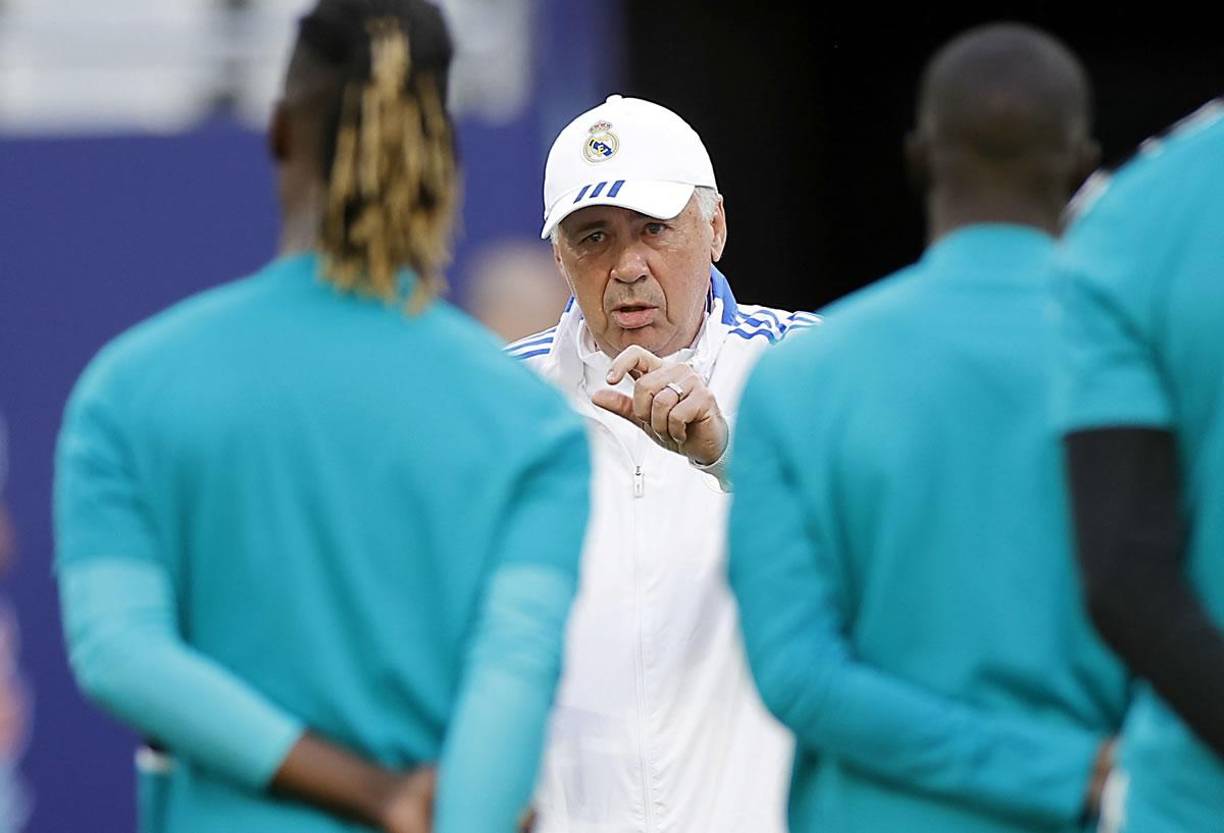 “Lo que hemos hecho la verdad, ya no importa ahora. Aquí están todos para disfrutar, que esto es lo más importante del fútbol, va a ser bonito pero difícil. Y mañana es la fiesta de la final, y mañana, después del partido, estaremos todos felices. Así que ya está todo”, fueron las palabras de Ancelotti en su charla a los jugadores.