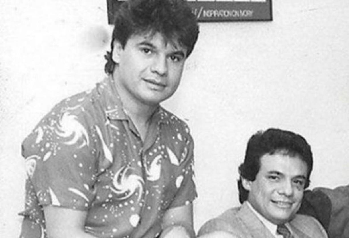 En la década de los noventa la salud del cantautor mexicano se deterioró debido a su problema con el alcoholismo.