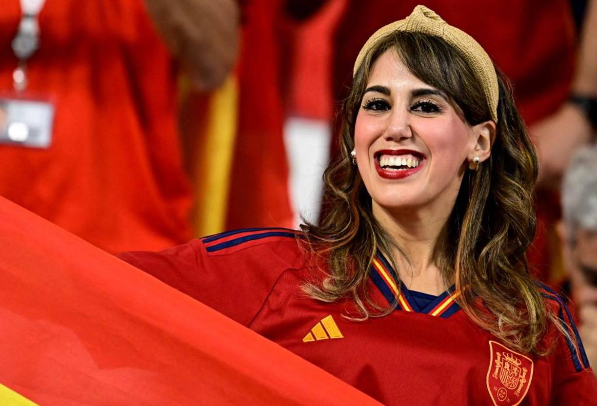 Las chicas españolas enamoraron en las graderías del Mundial de Qatar 2022.