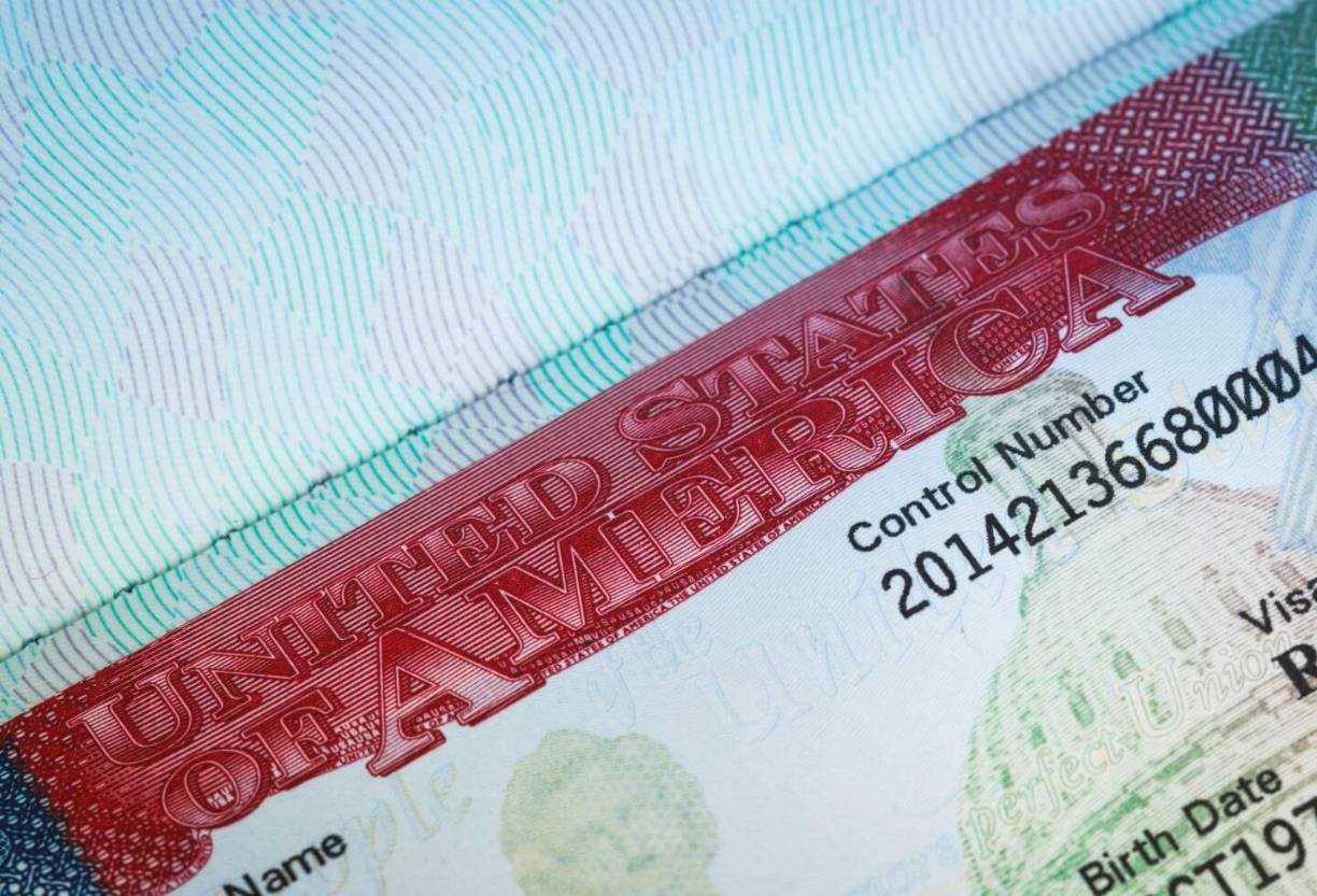 07. ¿Cuánto gana en su trabajo? El cónsul querrá que tengas suficientes recursos económicos para viajar. Mencione su salario mensual y puede llevar algún recibo de pago que corrobore la información ofrecida. Esto además le asegurará a ellos que usted regresará a Honduras.