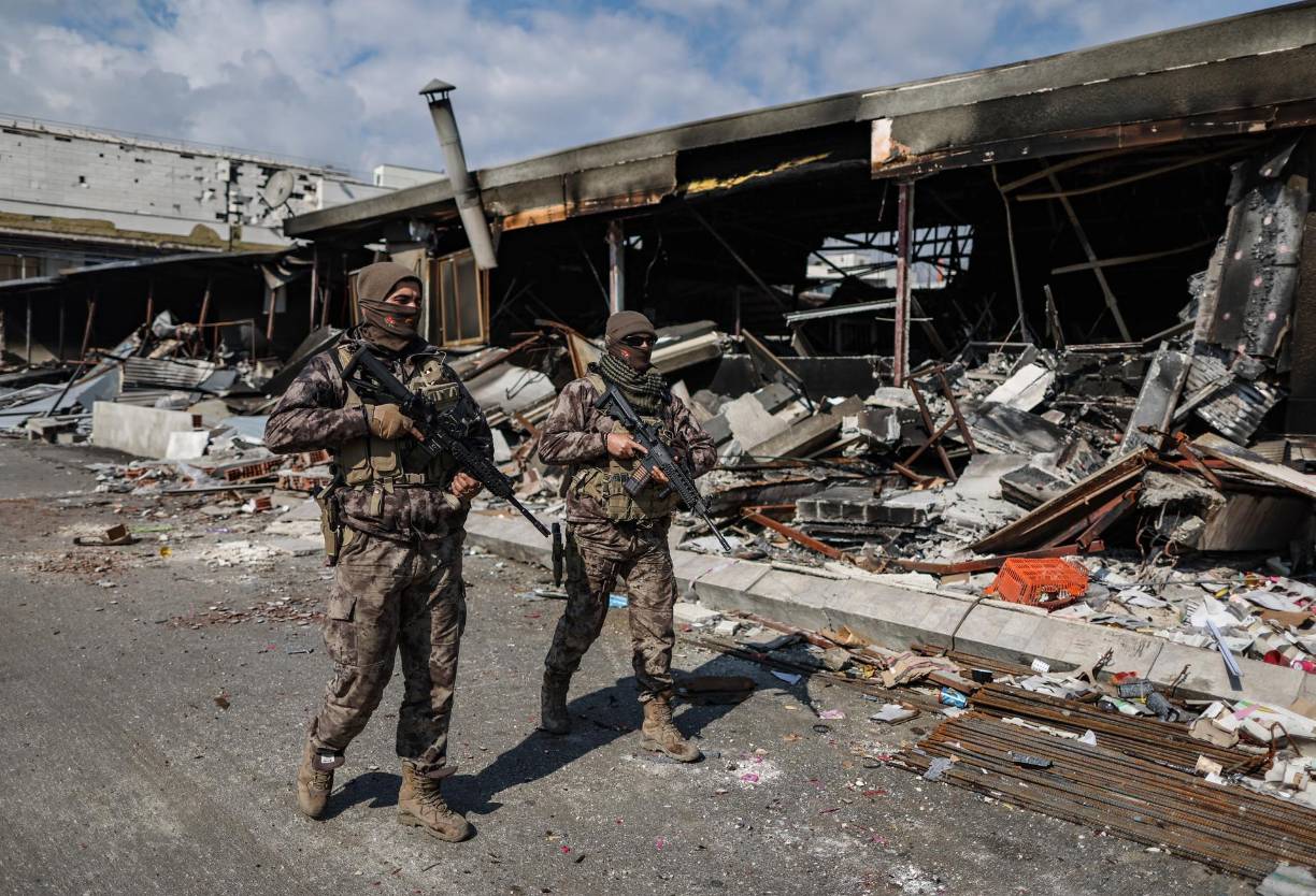 La AFAD anunció el envío de 6.000 tiendas de campaña adicionales a la región para albergar a quienes lo necesiten. 