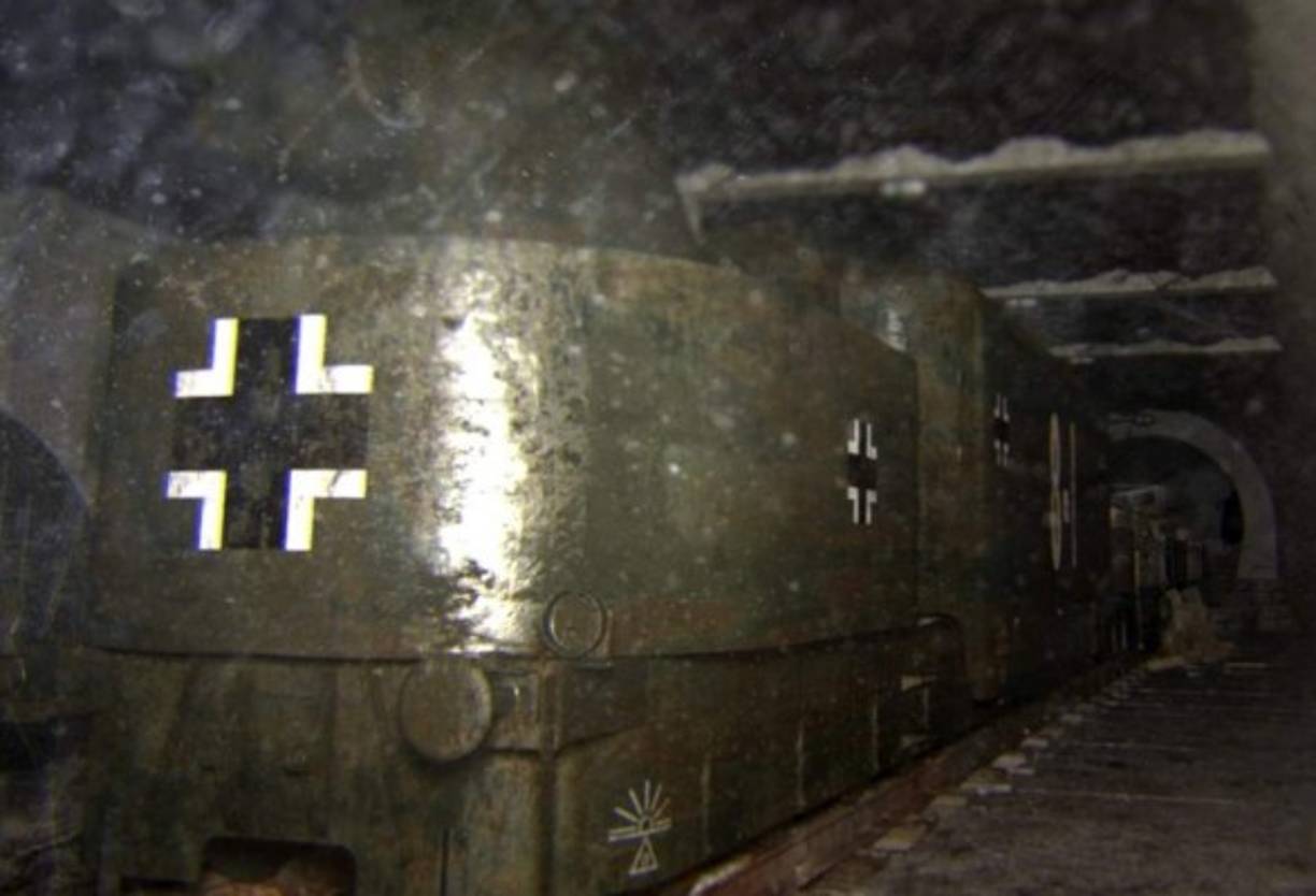 Varias imágenes que muestran un tren en un oscuro túnel fueron enviadas de manera anónima a varios medios polacos, que aseguran que se trata del misterioso tren nazi desaparecido durante la Segunda Guerra Mundial.
