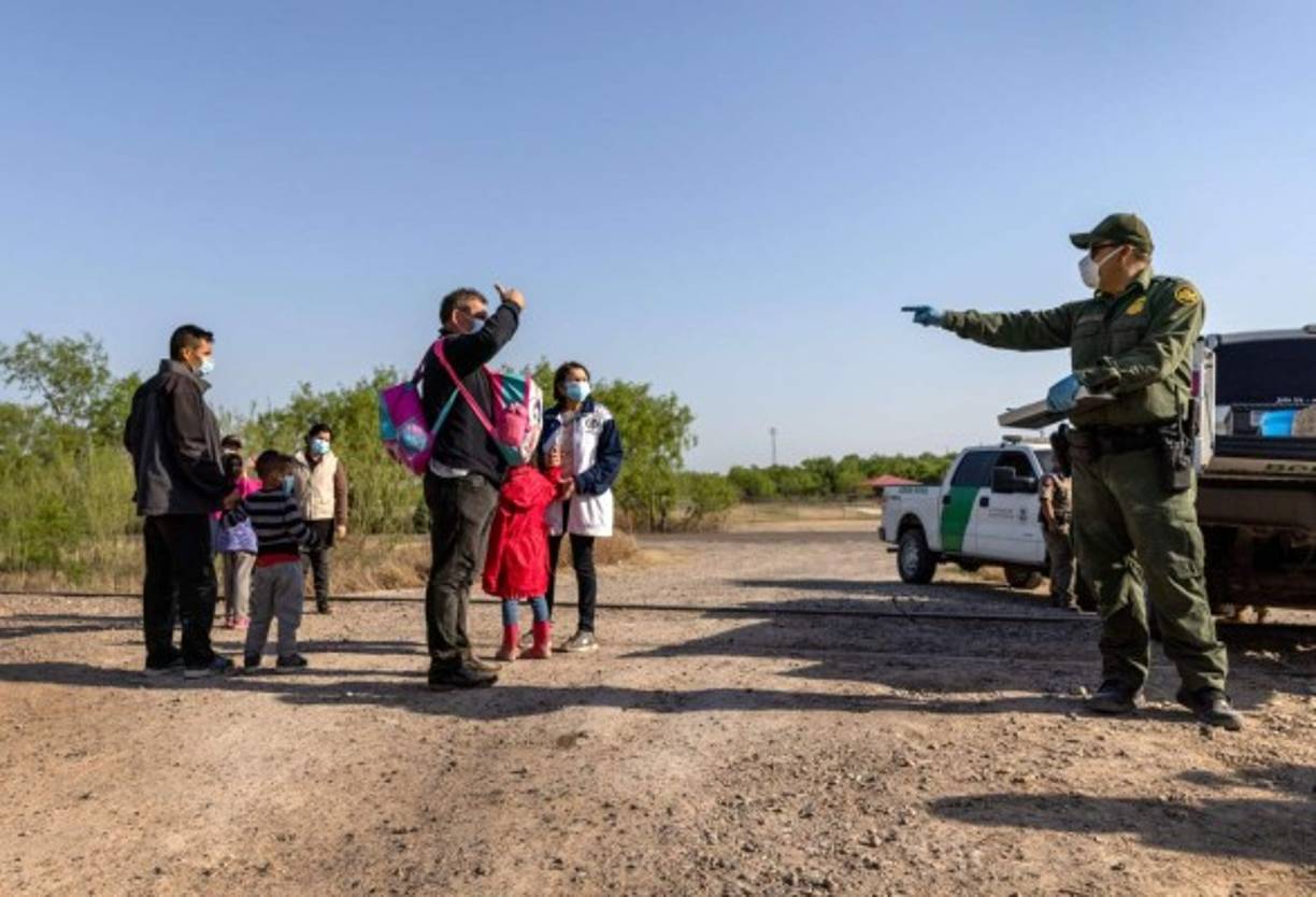 Pero para el líder de la minoría republicana del Senado, Mitch McConnell, 'la crisis de la frontera, no es sólo algo estacional'. <br/>'La Oficina de Aduanas y Protección Fronteriza (CBP) está registrando la mayor alza de las detenciones en los últimos 20 años y los menores no acompañados se están acumulando en centros cerrados', agregó el legislador. <br/>