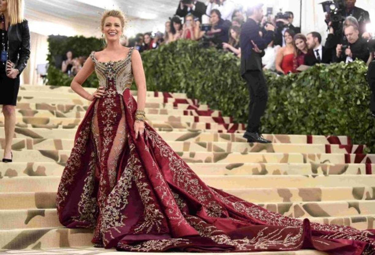 Blake Lively volvió a cautivar en un Versace en la gala de 2018.