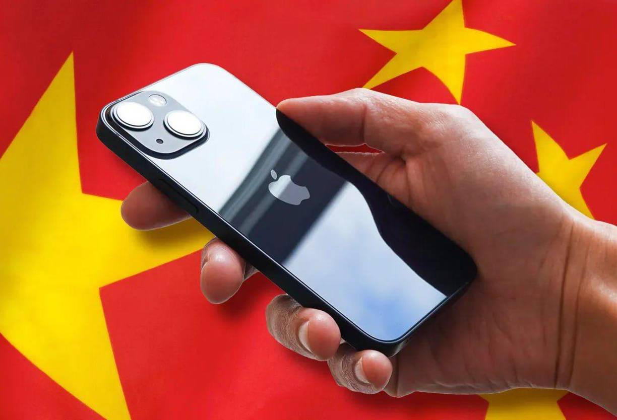 Más allá de las razones políticas, esta prohibición puede suponer un duro golpe para Apple, que tiene en China un 19% de sus beneficios mundiales, siendo el iPhone el teléfono preferido entre los de gama alta en el país asiático.