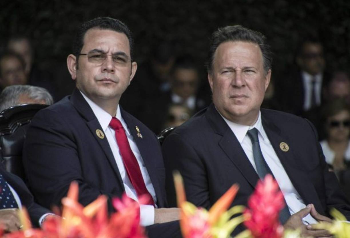Los presidentes de Guatemala y Panamá, Jimmy Morales y Juan Carlos Varela, siguieron atentos la toma de posesión.