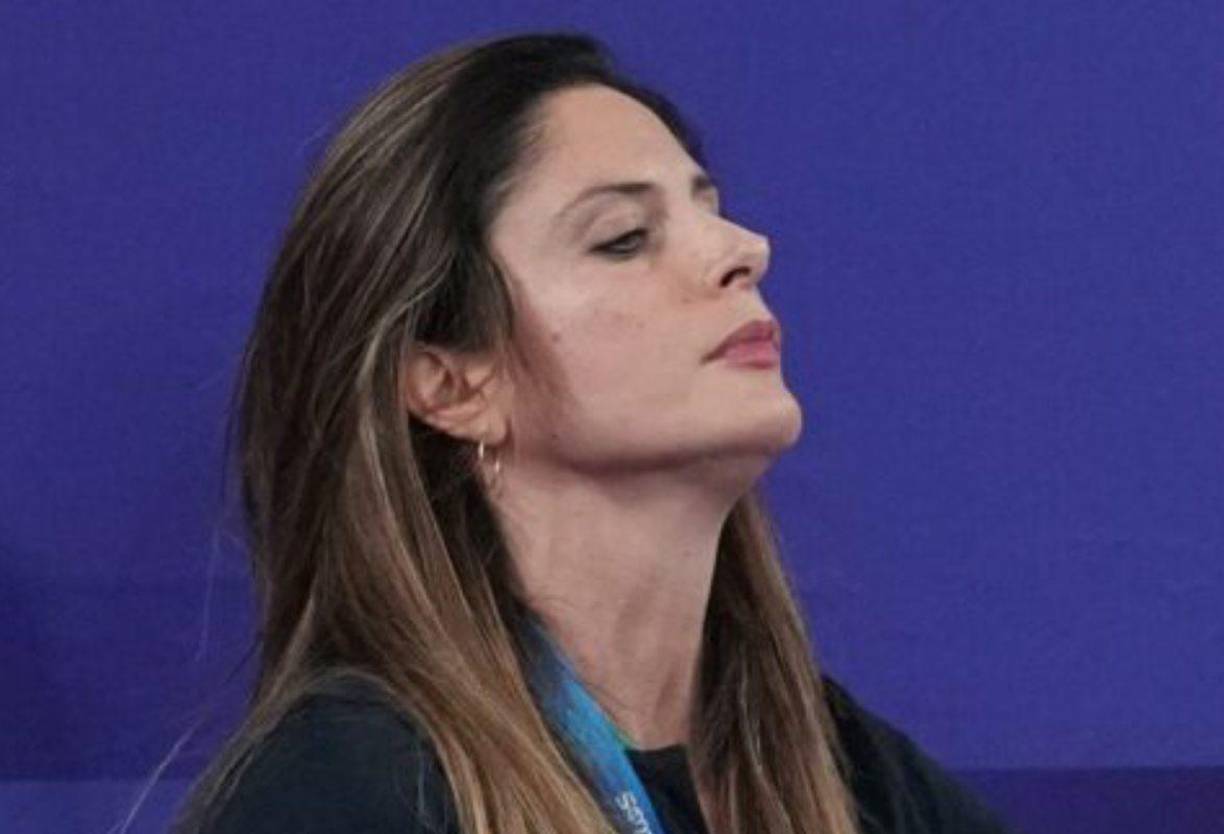 Con una carrera previa como gimnasta y experiencia en el mundo del espectáculo, Mancinelli guió a Raffaeli y Milena Baldassarri hacia un histórico bronce olímpico.