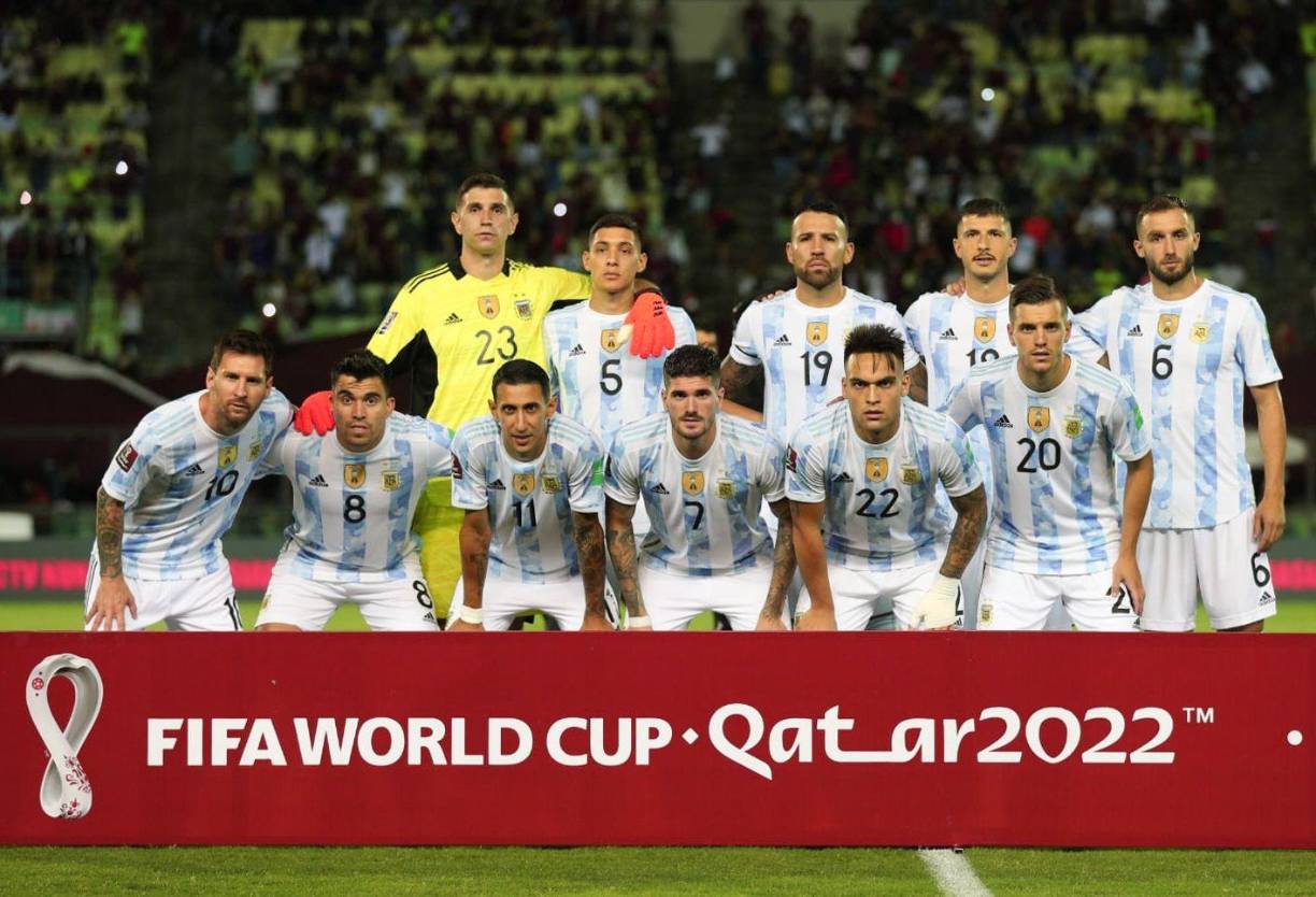Argentina - La Albiceleste logró la clasificación más anticipada de su historia. La selección argentina estará en su Mundial número 18, presumiendo ser dos veces campeón en las ediciones de 1978 en su país y de México 86, con Diego Armando Maradona como artífice. 