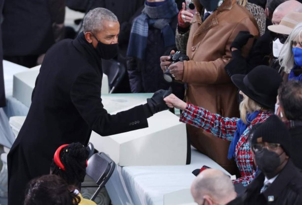 Una serie de fotos filtradas por los invitados a la fiesta del sexagésimo cumpleaños del expresidente estadounidense Barack Obama revelaron detalles de la fiesta llena de celebridades que tuvo lugar este sábado por la noche en la exclusiva isla de Martha's Vineyard (Massachusetts, EE.UU.). Fotos: EFE / tjsdjs / Instagram