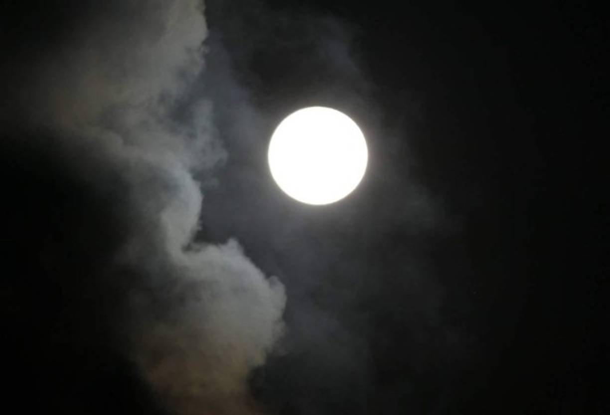 De no informarse que hubo un eclipse de Luna penumbral esto pasaría como un día normal, porque es muy poco lo que se oscurece.<br/>