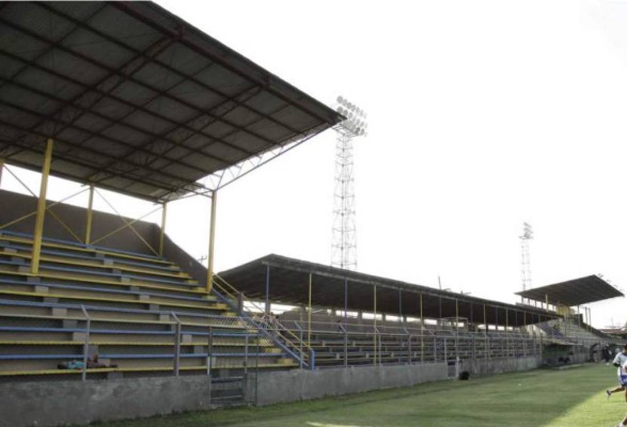 Ya se comenzaron a cambiar la madera de las graderías que están en mal estado.