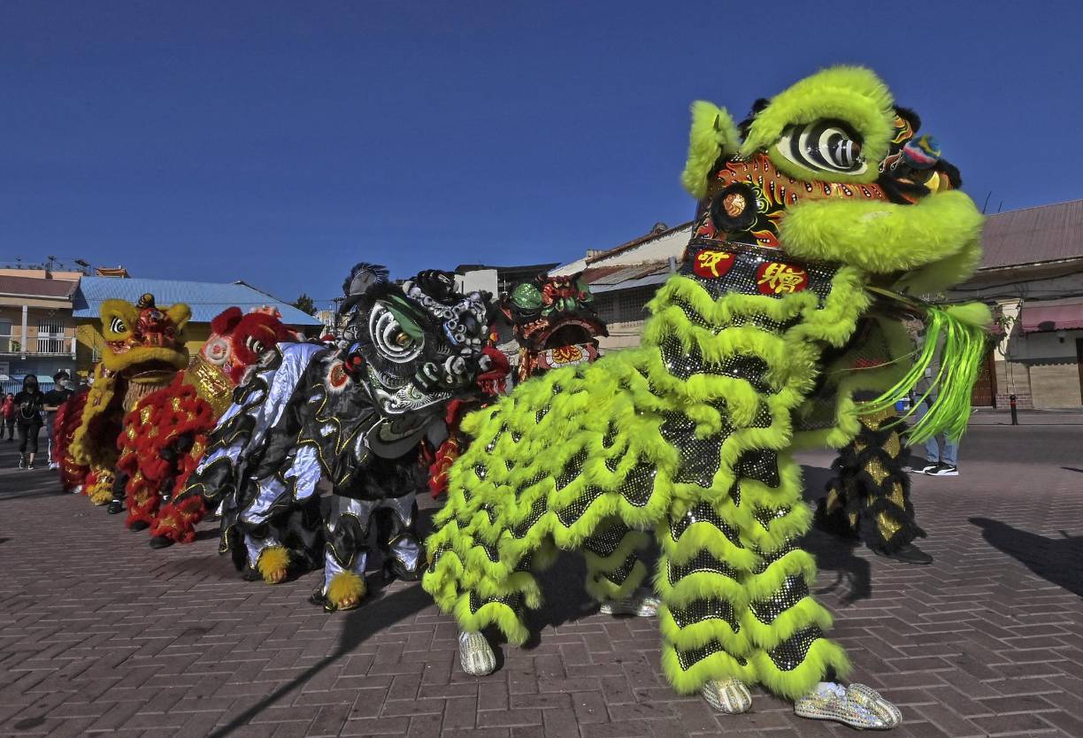 Además, a lo largo de todo el país, ciudades como Shenzhen, Hangzhou o Tianjin han cancelado eventos tradicionales de la nochevieja lunar como la celebración de ferias y mercadillos o las reuniones en templos.