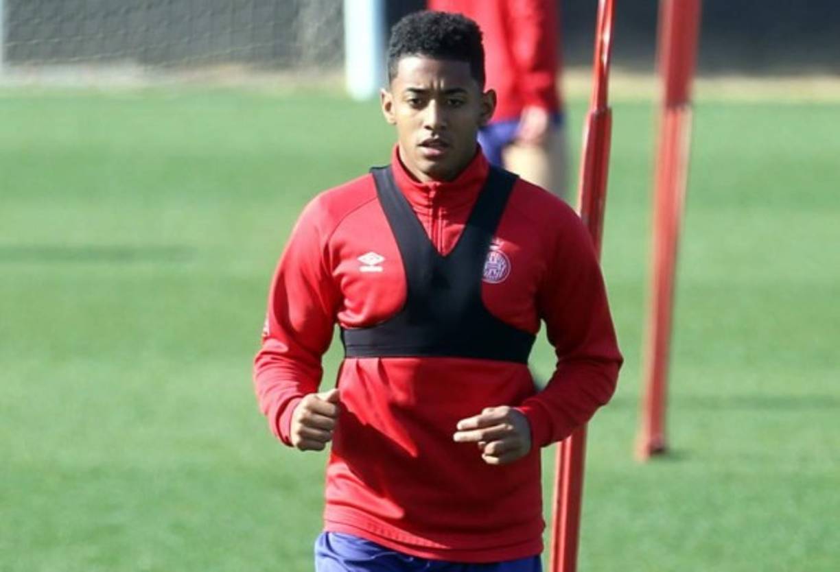 El futuro de Antony 'Choco' Lozano podría dar un giro inesperado. El delantero hondureño podría volver a vestir la camiseta del Tenerife, tras no estar en los planes del Girona de la Liga Española. El equipo catalán estaría negociando su salida.