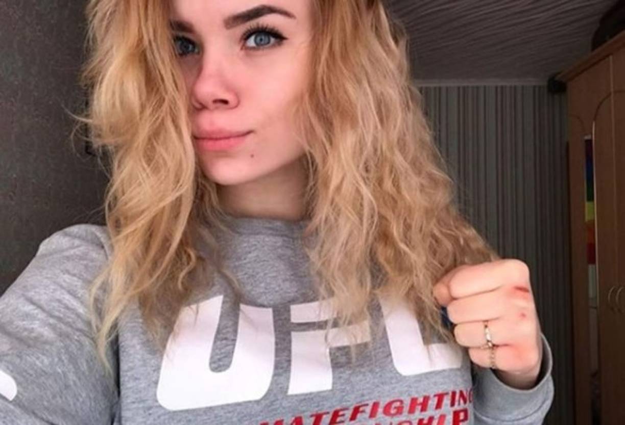 Irina Rybnikova, campeona nacional rusa de lucha, falleció luego de tomar la decisión de contestar un mensaje mientras estaba dentro de la bañera.