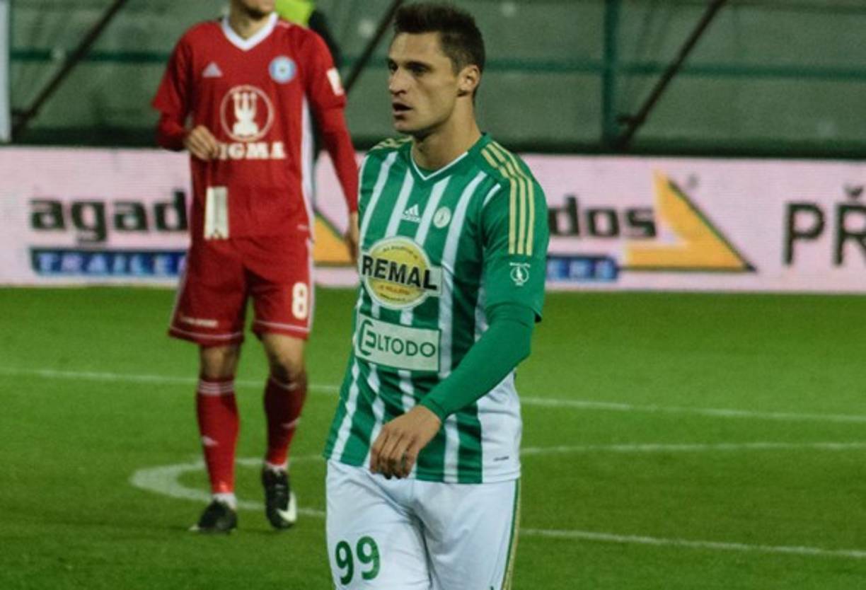 Evgeny Kabaev: El atacante ruso que llegará a Honduras para fichar por el Real de Minas, peleó en el 2014 por la Bota de Oro contra el astro portugués Cristiano Ronaldo al marcar 36 goles en 35 partidos (1,03 por partido) con el Sillamäe Kalev de Estonia.