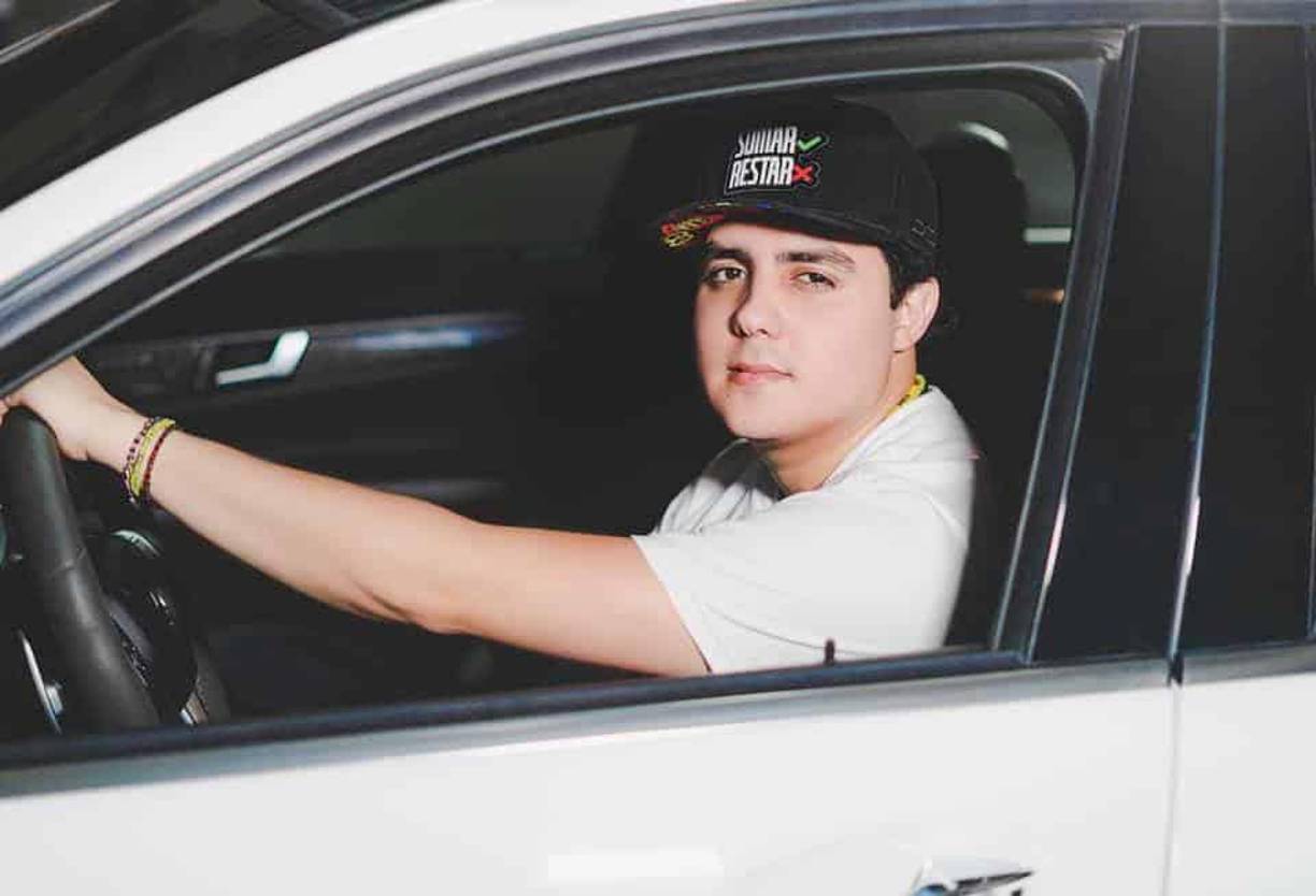 El influencer oriundo de Culiacán lanzó una pregunta a sus seguidores, defendiendo la independencia de la amistad y cuestionando los comentarios que circulan en torno a su relación con ‘El Nini’. 