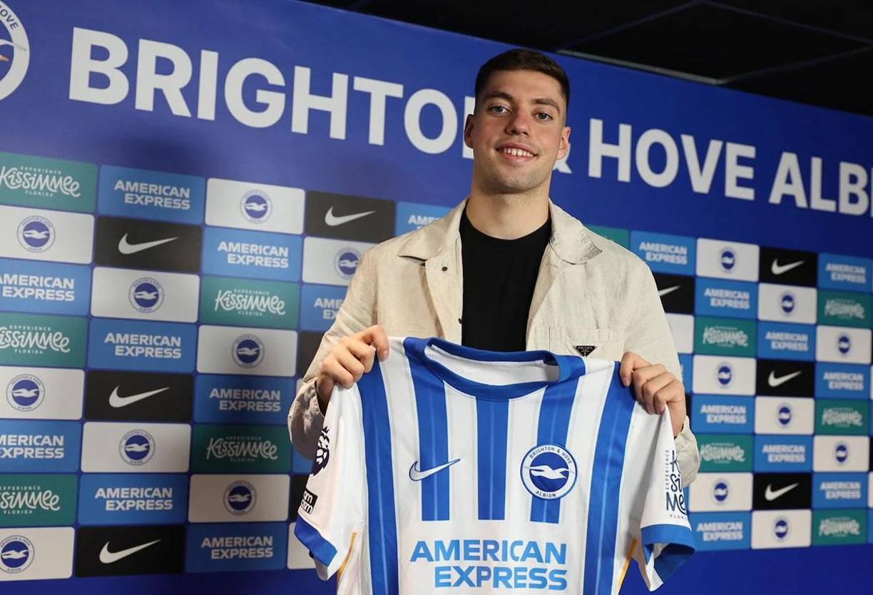 Stefanos Tzimas, internacional griego Sub-21, es nuevo jugador del Brighton de la Premier League. El griego ha firmado un contrato hasta junio de 2030 pero permanecerá cedido en su club de origen, el FC Nuremberg durante la segunda mitad de la temporada.