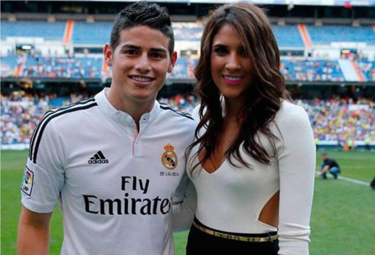 Lamentablemente para las mujeres, James está casado con Daniela Ospina.