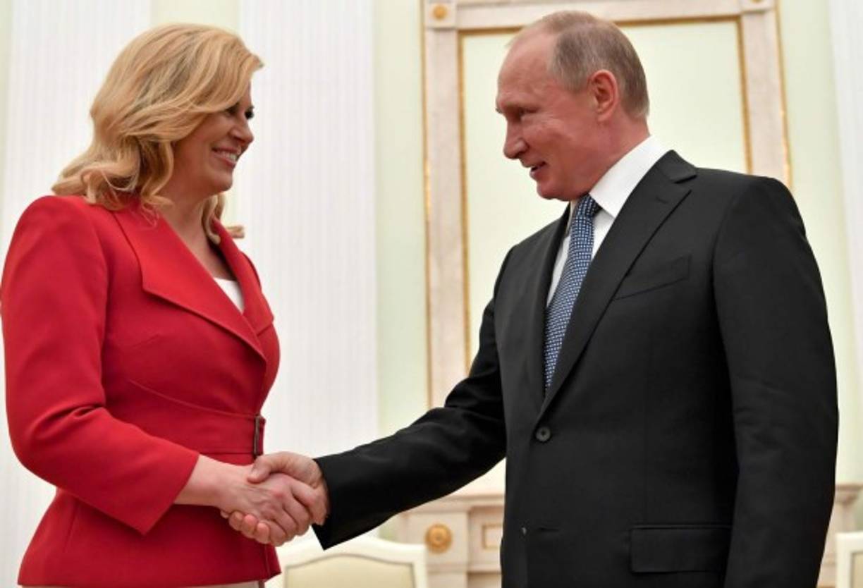 Vladimir Putin recibió a la presidenta Kolinda Grabar-Kitarovic de Croacia en su despacho.