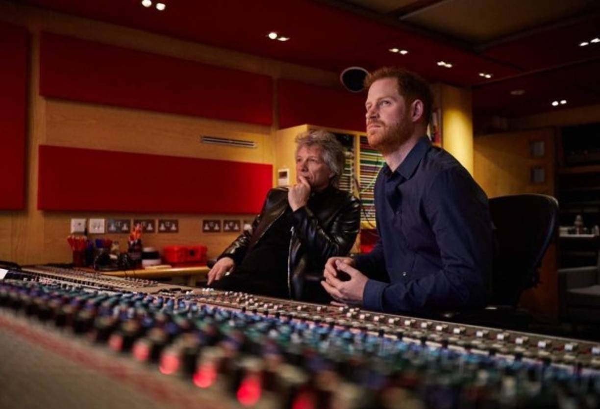 Bon Jovi alabó al príncipe Harry diciendo: 'Fue genial. Conoció la canción y luego la escuchó un par de veces y nos pusimos en sintonía''. <br/>